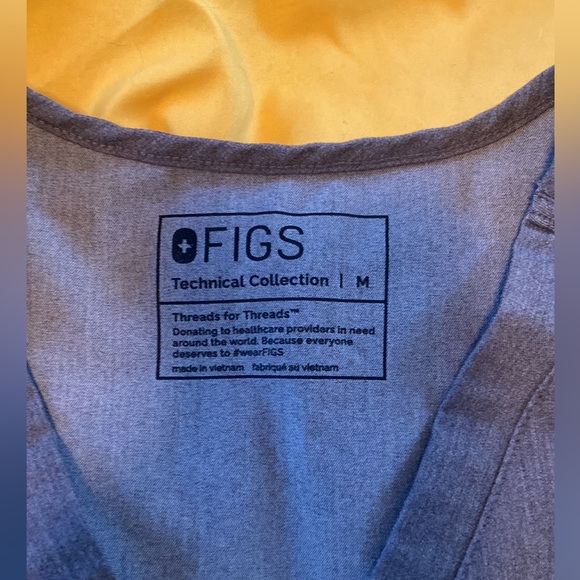 FIGS grey/graphite one pocket scrub top size medium - Picture 2 of 2